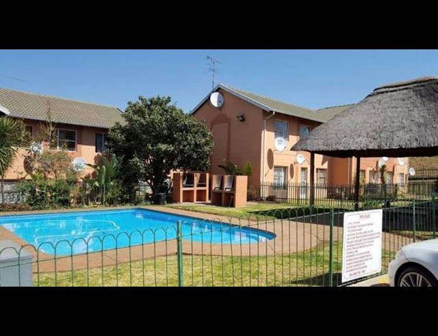 2 BEDROOM APARTMENT FOR SALE IN GERMISTON CENTRAL